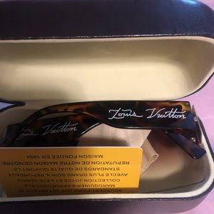 Brand new, beautiful, stylish sunglasses